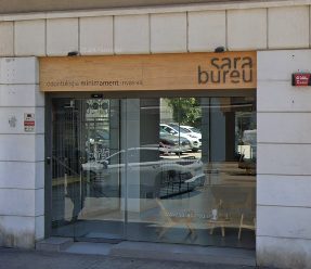 Entrada de la clínica Sara Bureu a Manresa